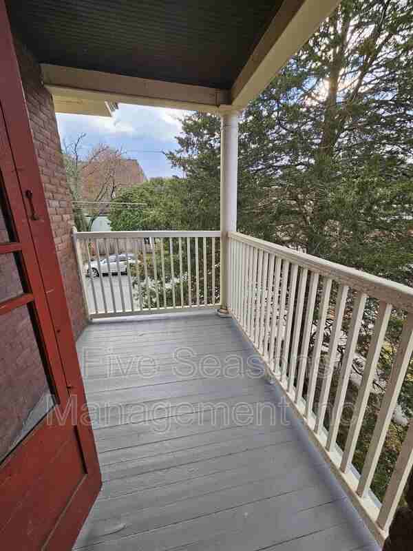 40 Monroe St - Photo 5 of 14