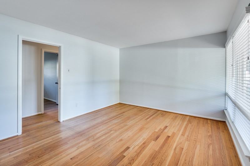 1919 Betsy Ln - Photo 3 of 13