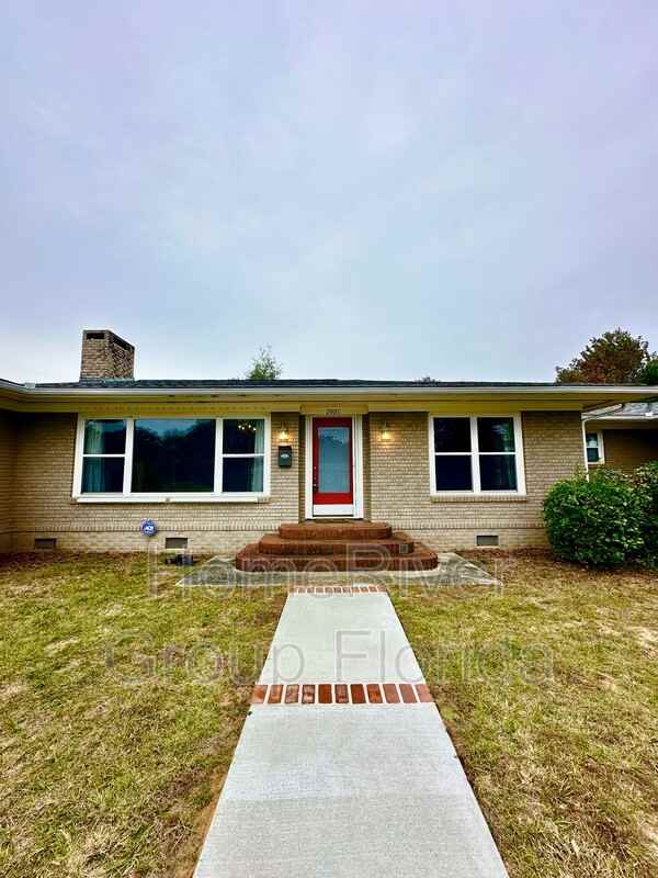 2901 N 19th Ave - Photo 2 of 27