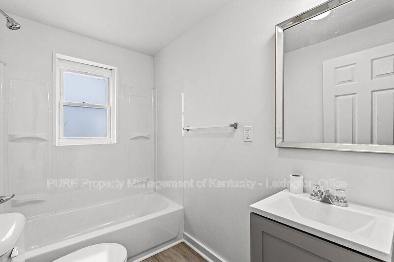 725 E College St - Photo 4 of 17