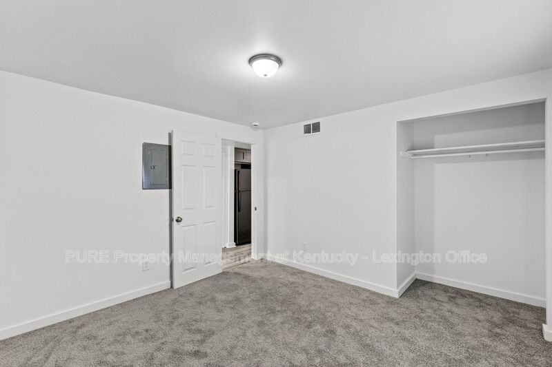 725 E College St - Photo 7 of 17