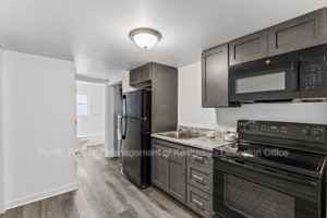 featured image of 725 E College St