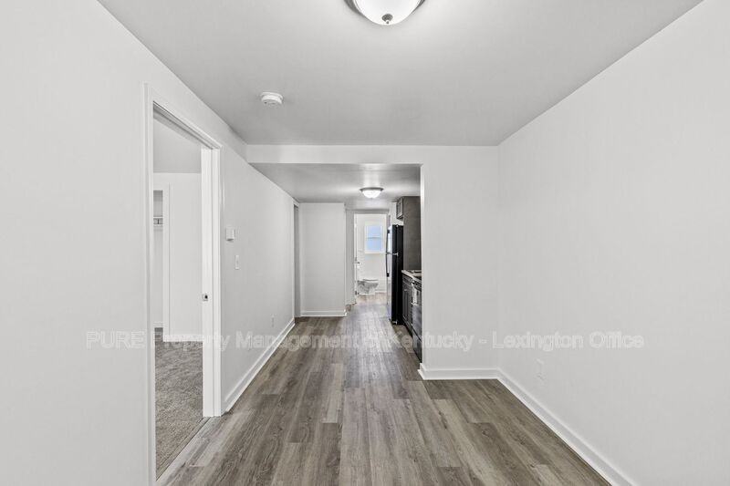 725 E College St - Photo 2 of 17