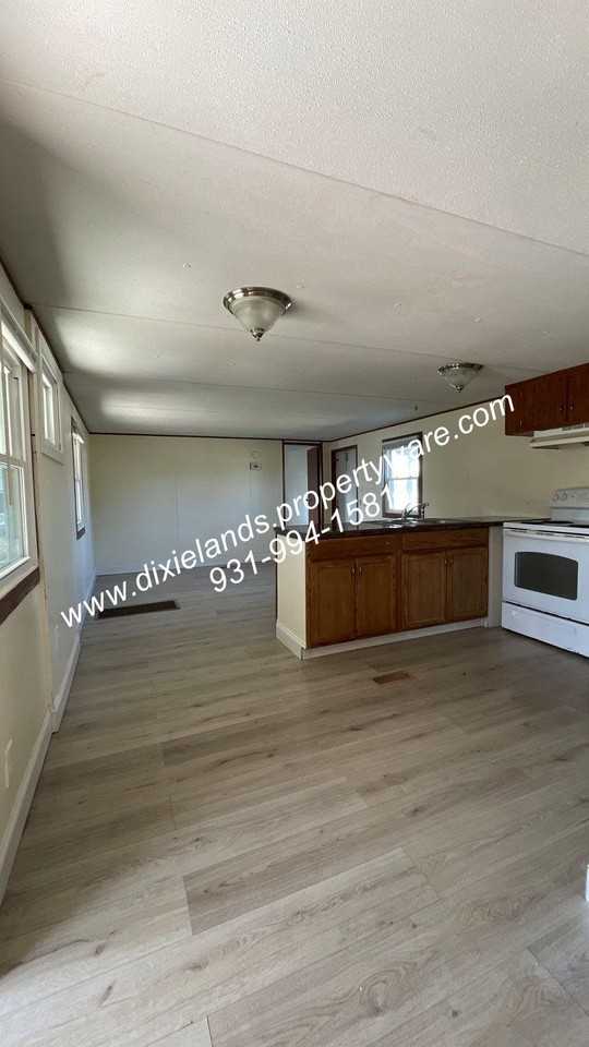 672 W Main St - Photo 4 of 15