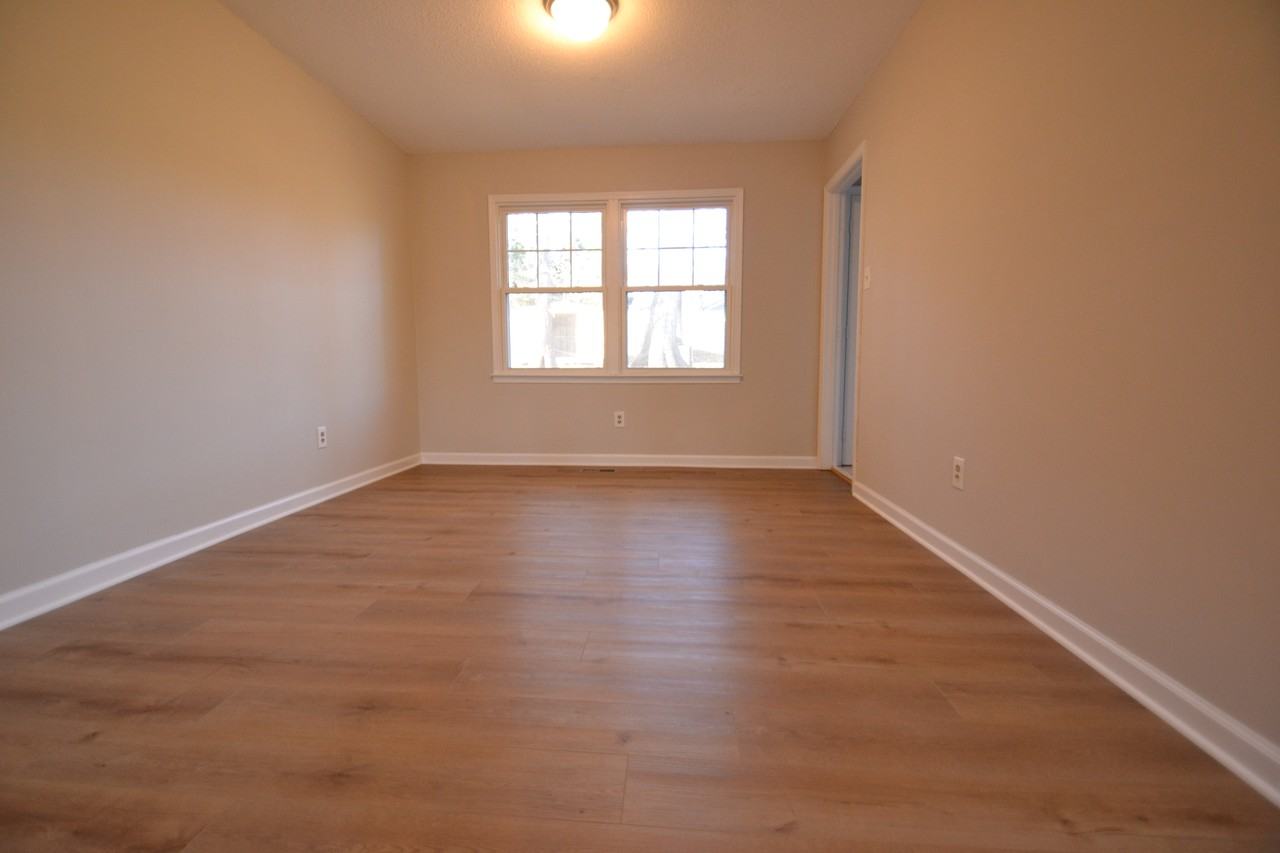 110 Coorsdale Dr - Photo 5 of 32