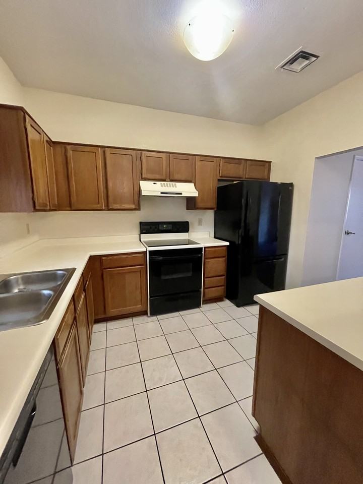 3416 W Julie Dr #6 - Photo 6 of 16