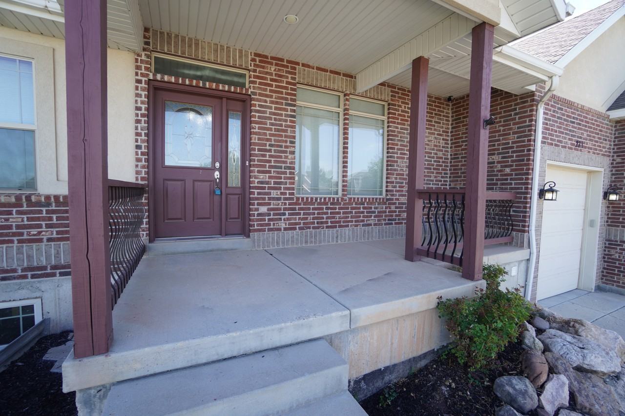 271 E Eagle Ridge Dr - Photo 2 of 50