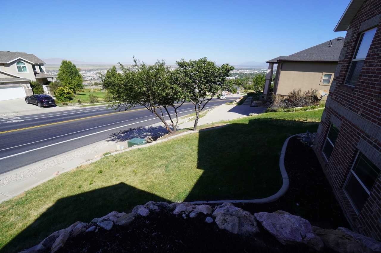 271 E Eagle Ridge Dr - Photo 3 of 50