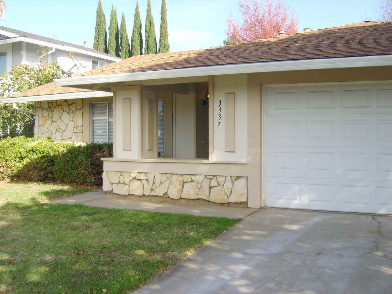 3337 Hogarth Dr - Photo 2 of 12