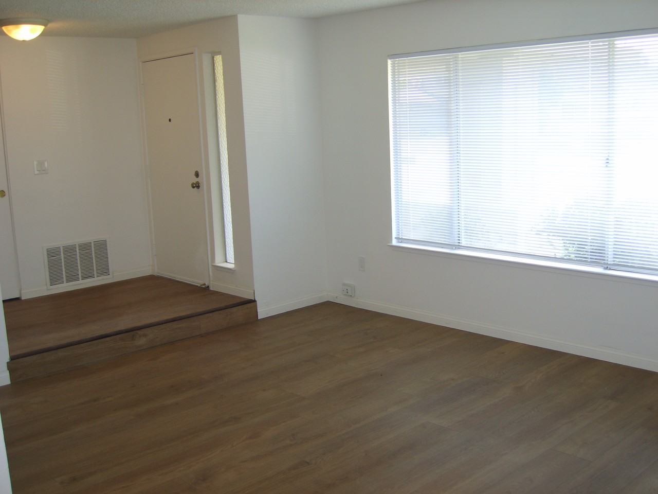 3337 Hogarth Dr - Photo 3 of 12