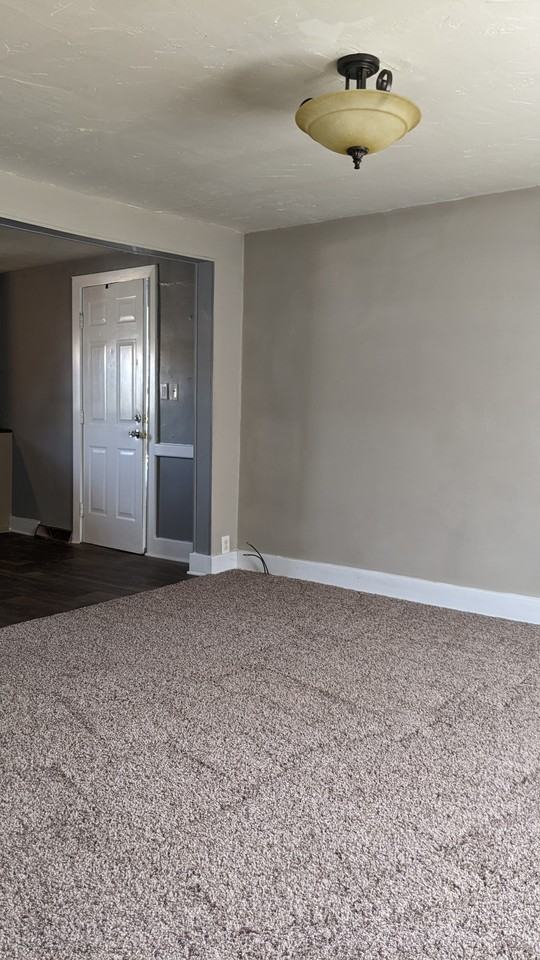 240 E Fulton St - Photo 3 of 17
