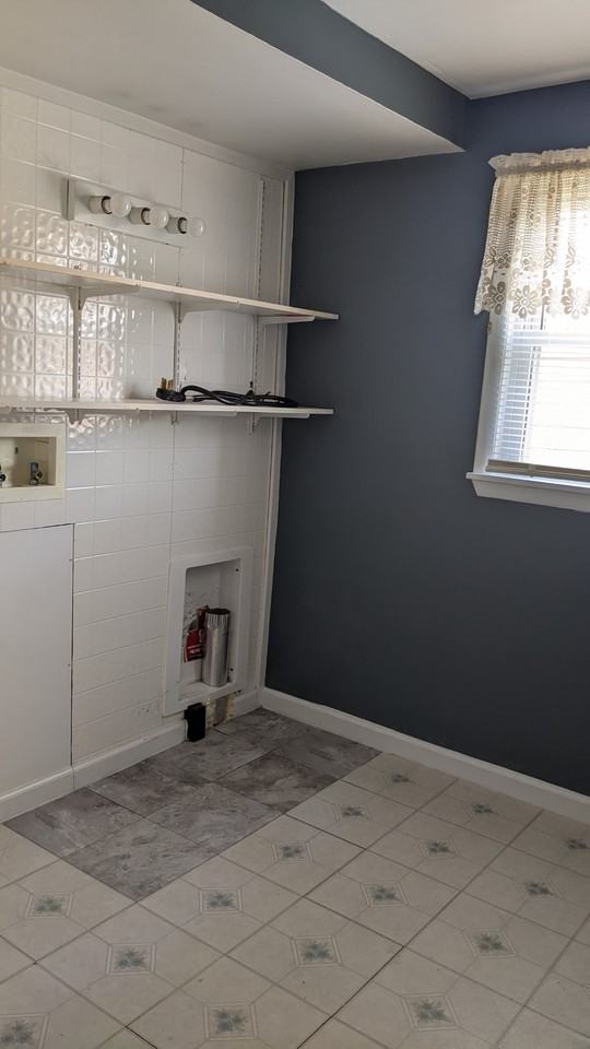 240 E Fulton St - Photo 7 of 17
