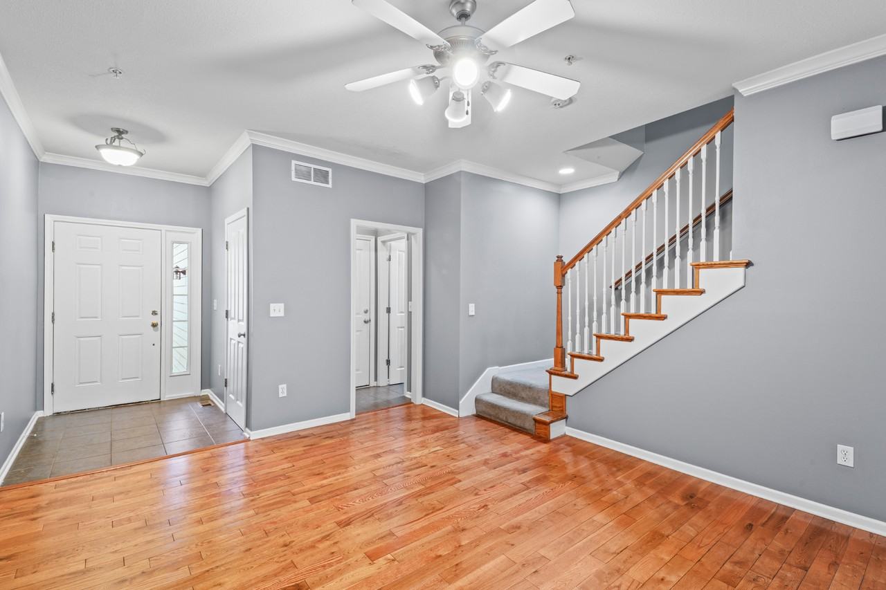 8938 Boehm Dr - Photo 3 of 32