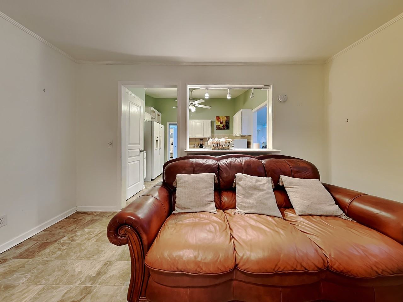 212 Stacy St - Photo 3 of 17