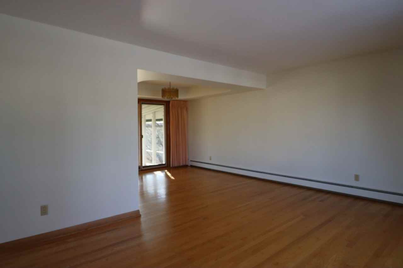 301 E Mcarthur St - Photo 3 of 35