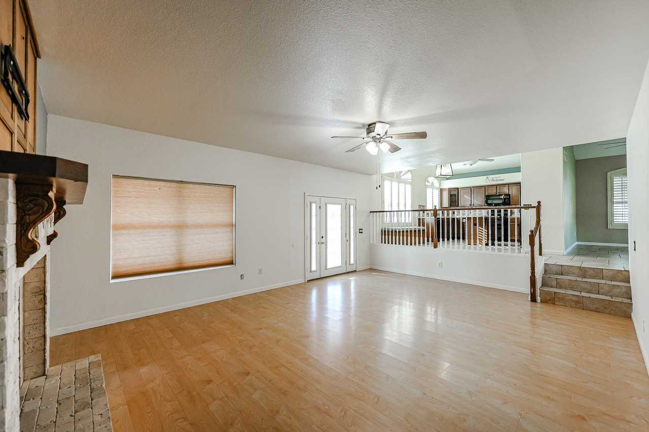 5839 W Beryl Ave - Photo 7 of 47