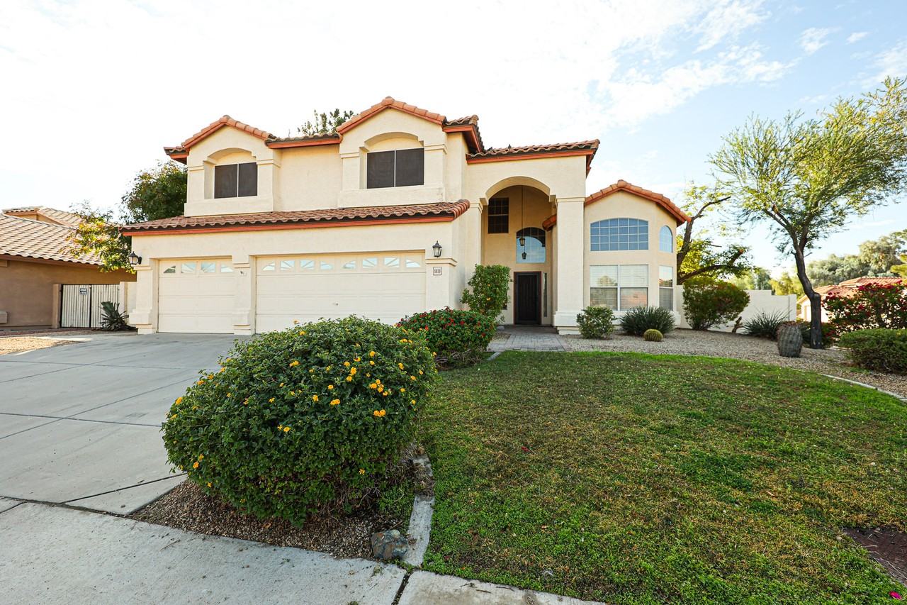 5839 W Beryl Ave - Photo 3 of 47