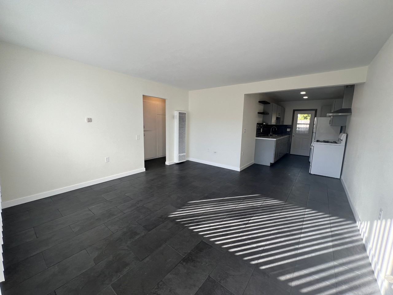 124 N L St - Photo 3 of 15