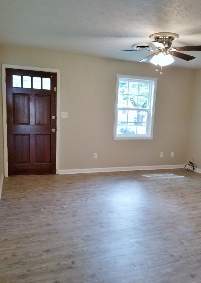 2085 N Maple Ave - Photo 3 of 11