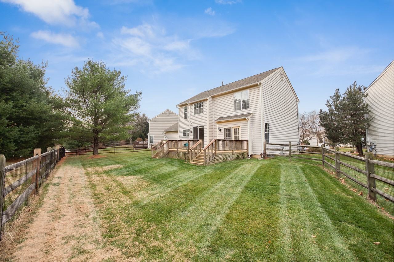 1027 Dulaney Mill Dr - Photo 3 of 30