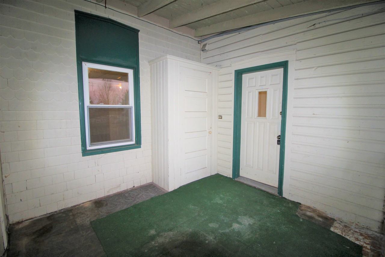 101 S Railroad Ave - Photo 2 of 11