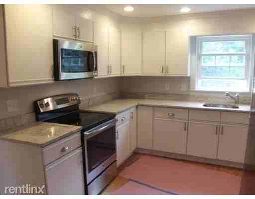 105 Maple St - Photo 2 of 11