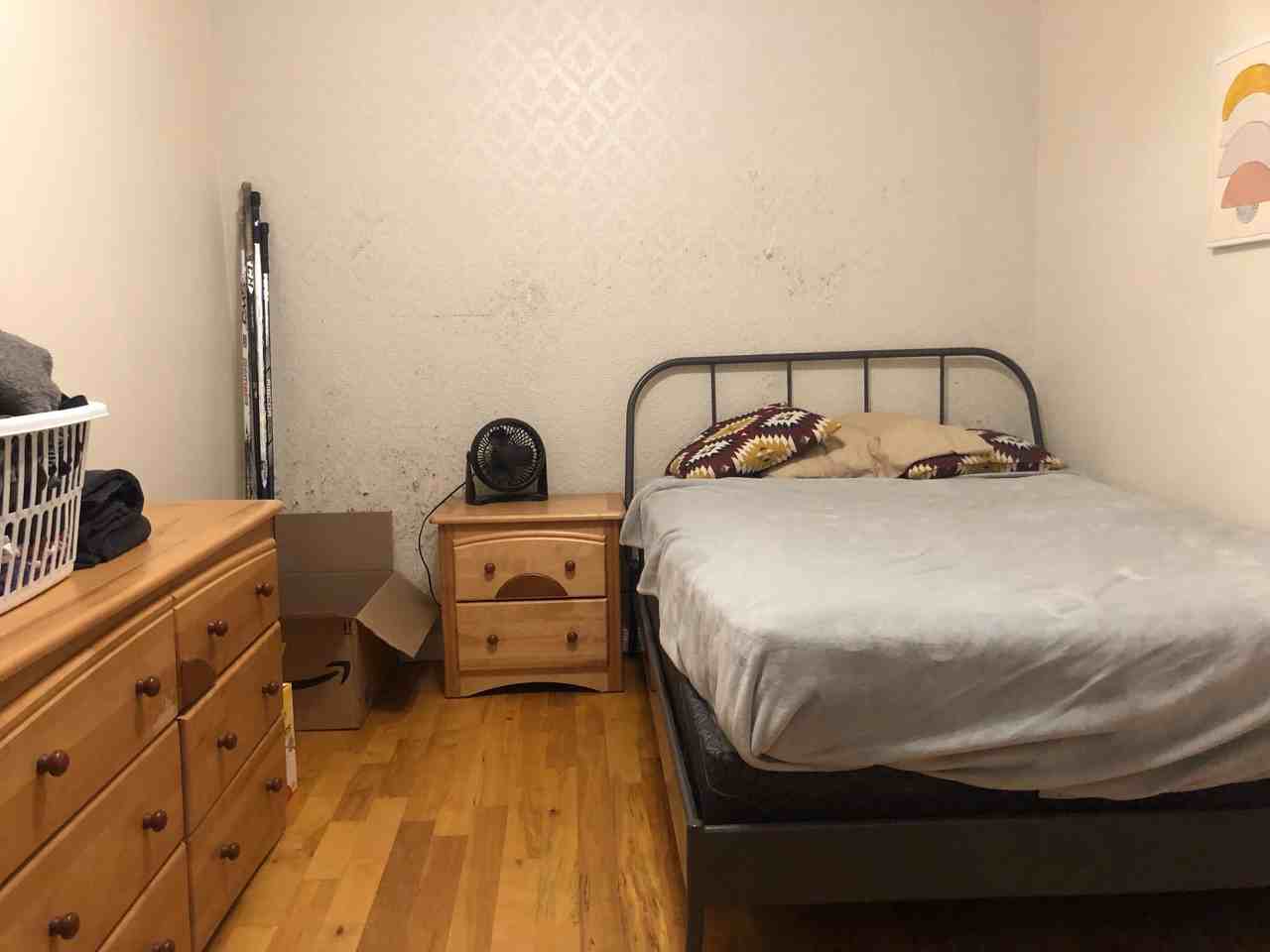 584 Lisgar St - Photo 4 of 9