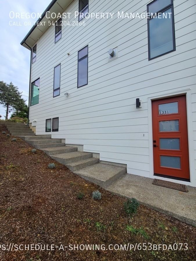 1331 Sw Fleet Ave - Photo 2 of 21