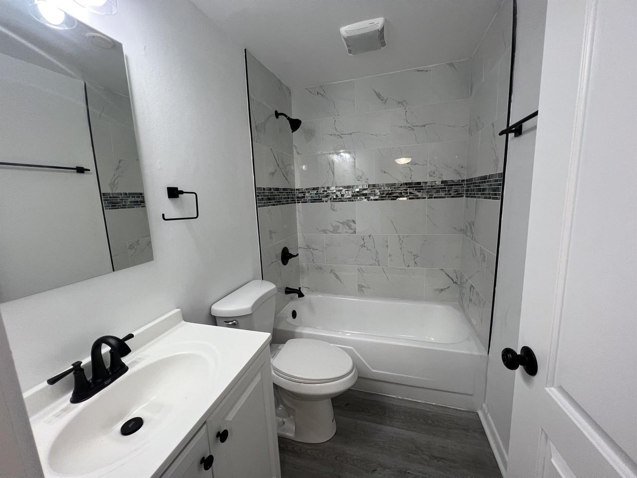1623 Portage Ave #4 - Photo 5 of 8