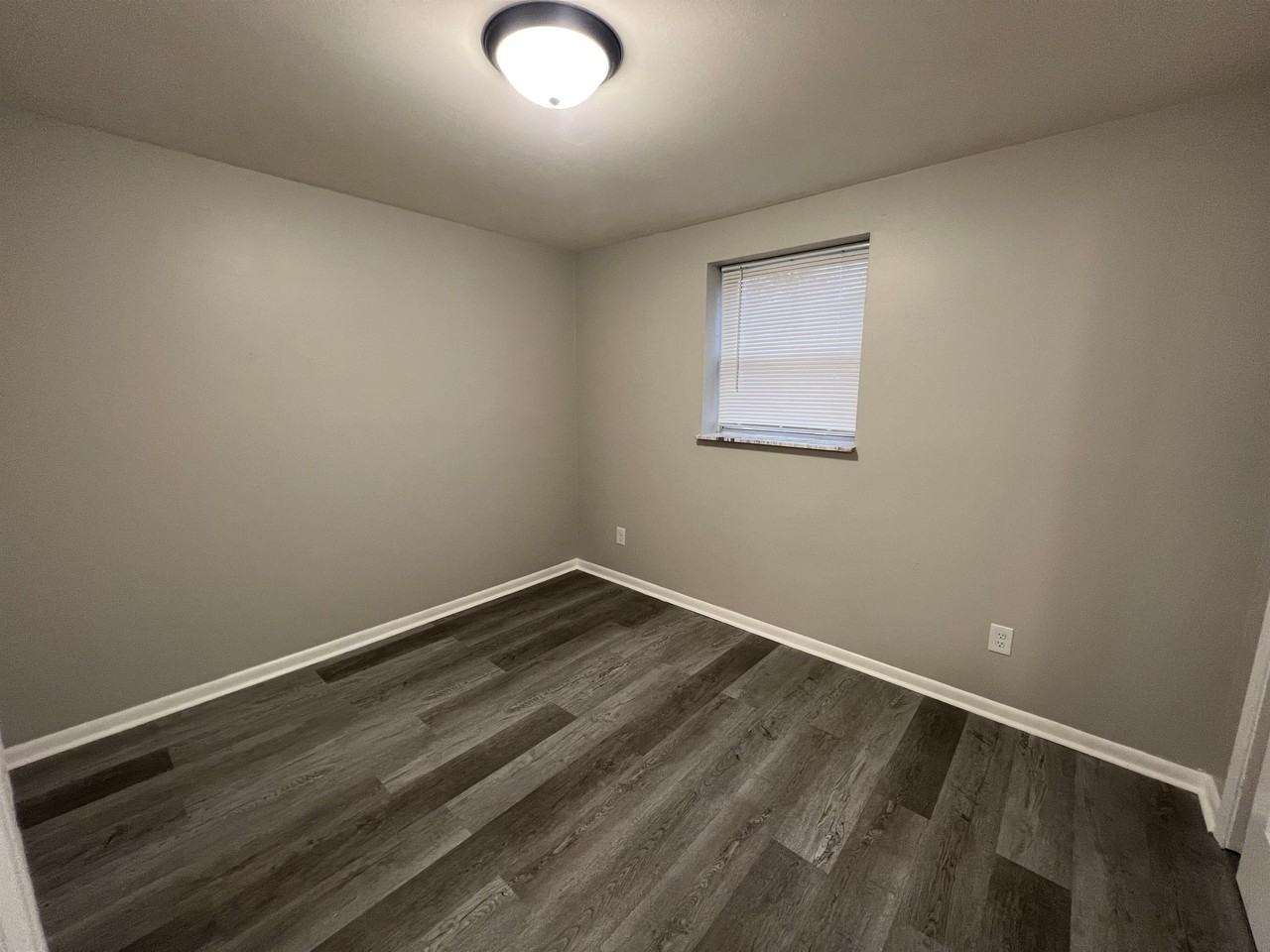 1623 Portage Ave #4 - Photo 7 of 8