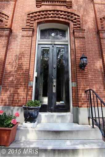 210 Laurens St - Photo 2 of 14