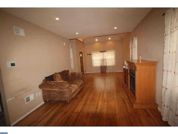 327 Randall Ave - Photo 2 of 11