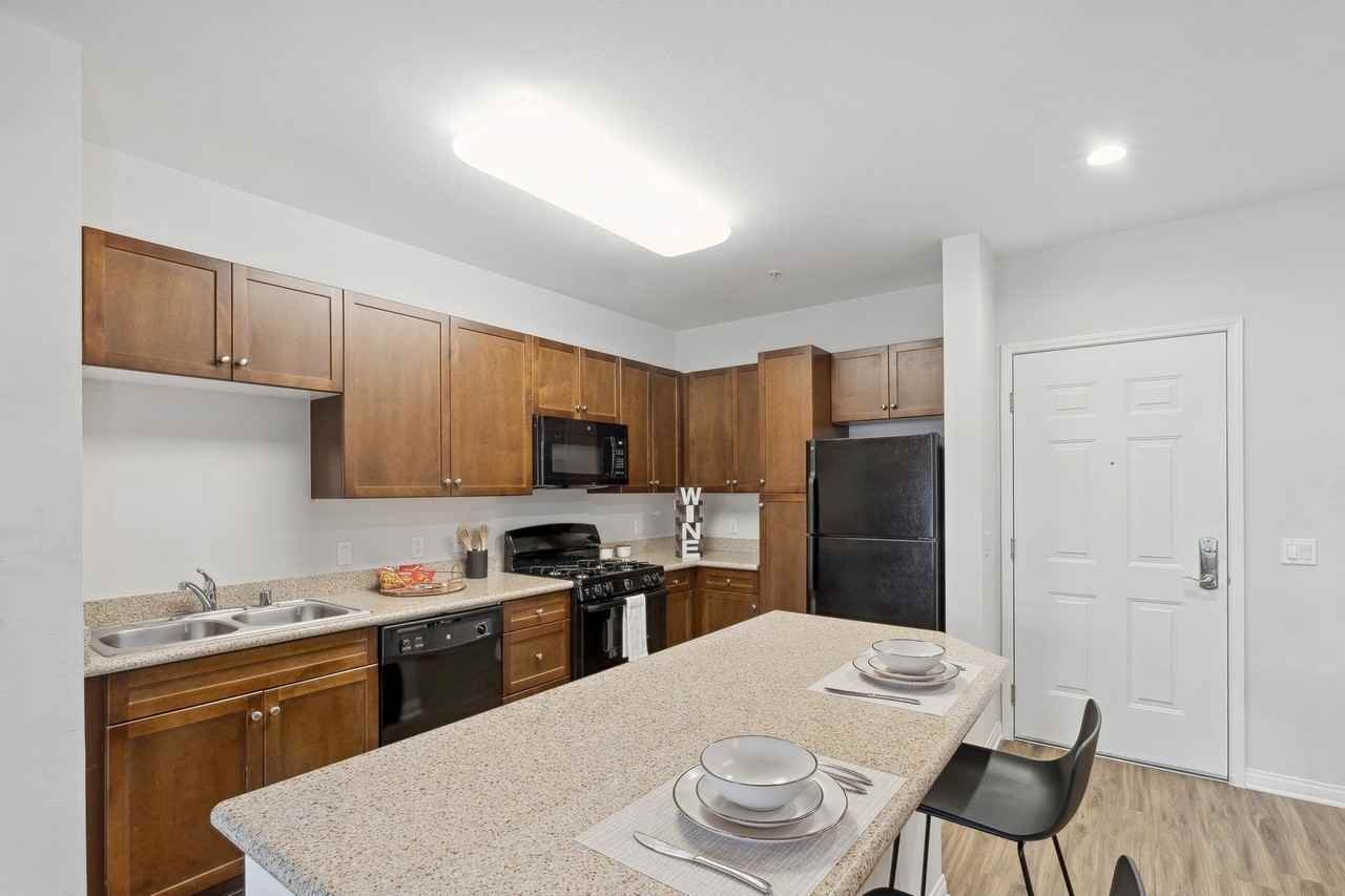 Enclave at Warner Center - Photo 2 of 21