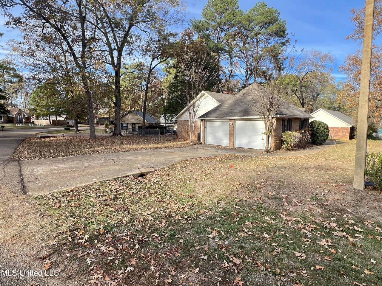 179 Bellegrove Circle Circle - Photo 2 of 16