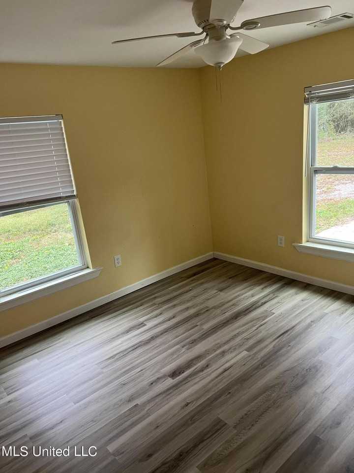 6909 Hurley Wade Rd - Photo 3 of 8