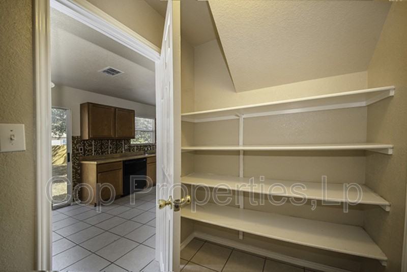 518 Reba - Photo 4 of 29