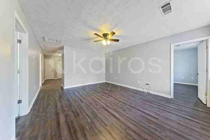 201 Beaver Pointe Dr - Photo 2 of 22