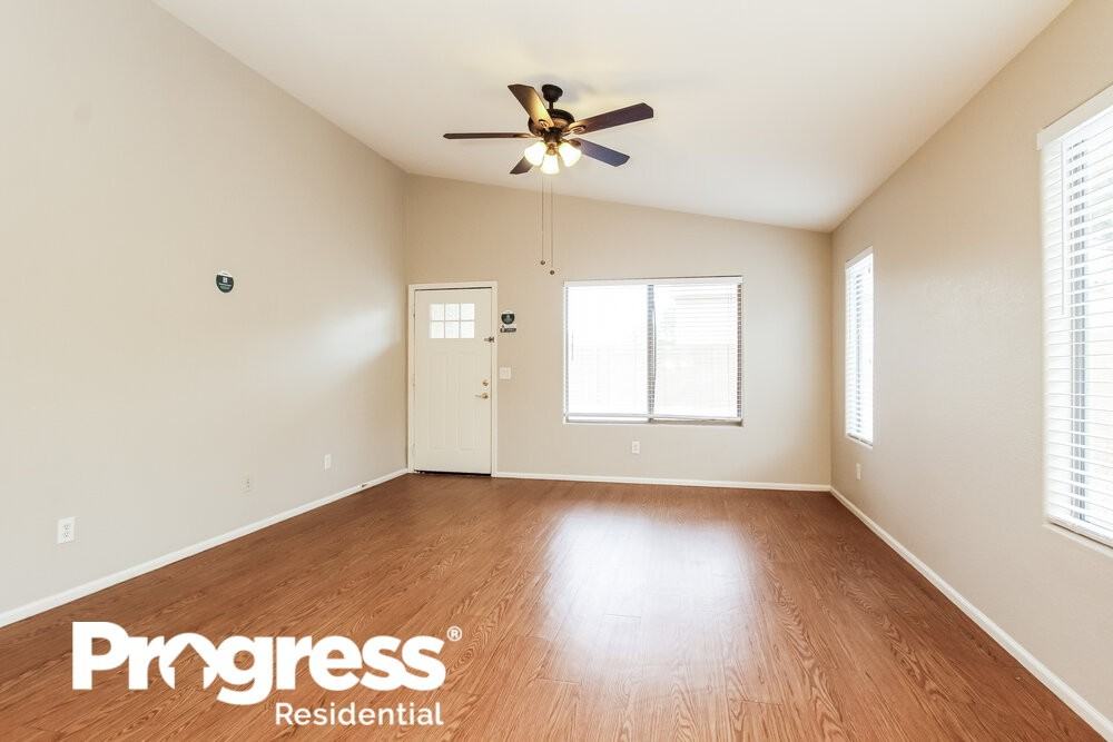 4614 W Beverly Rd - Photo 3 of 16