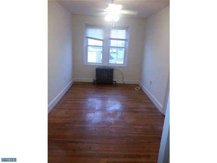 1582 Chichester Ave - Photo 3 of 9