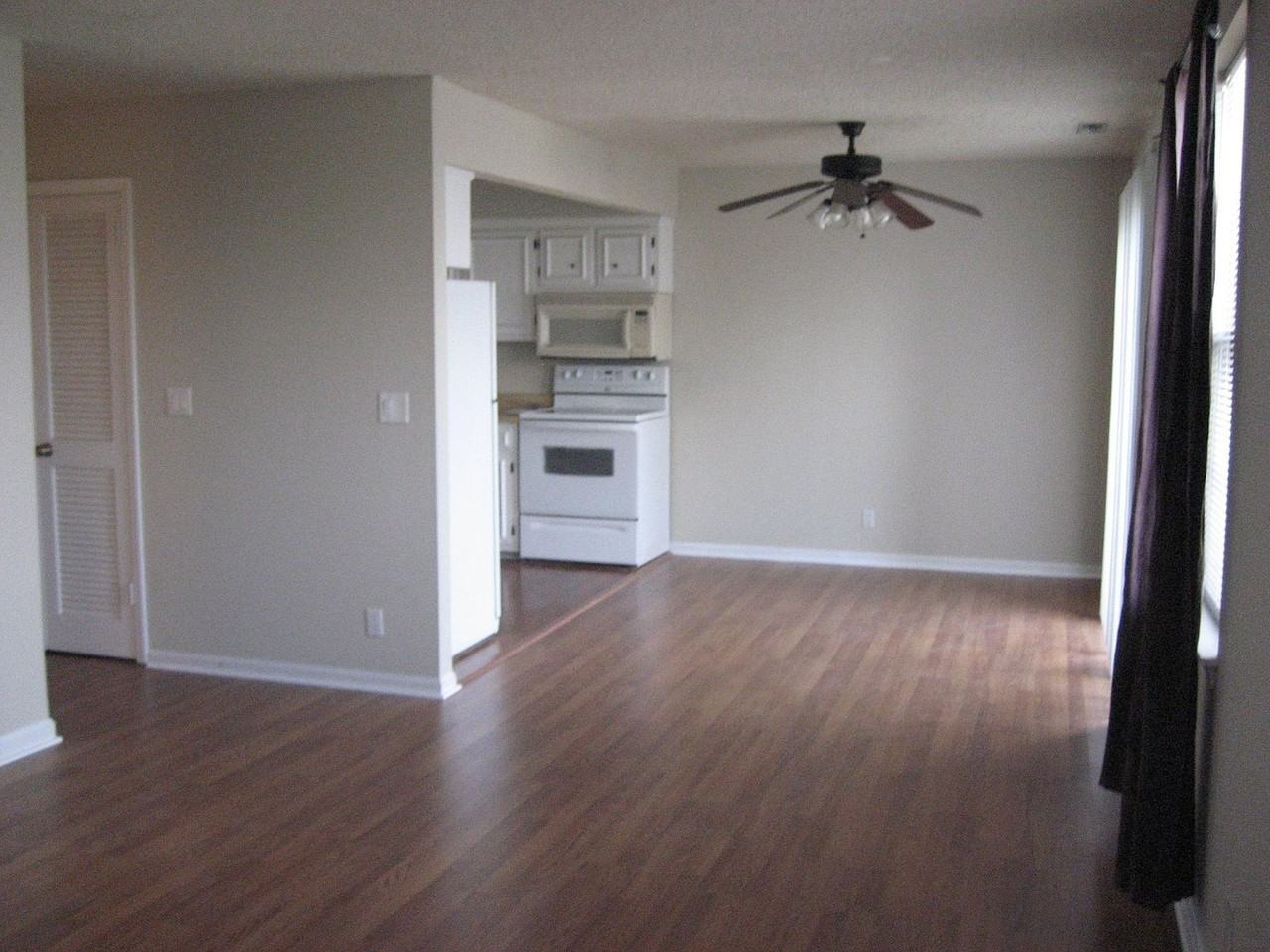 5852 Brentwood Trce #5852 - Photo 3 of 12