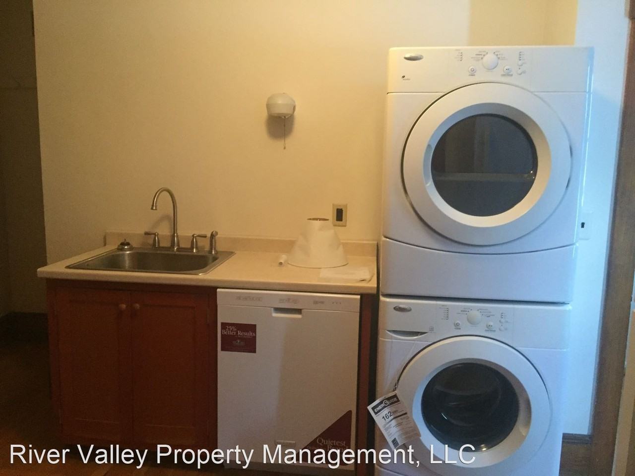 68 Ascutney St - Photo 2 of 13