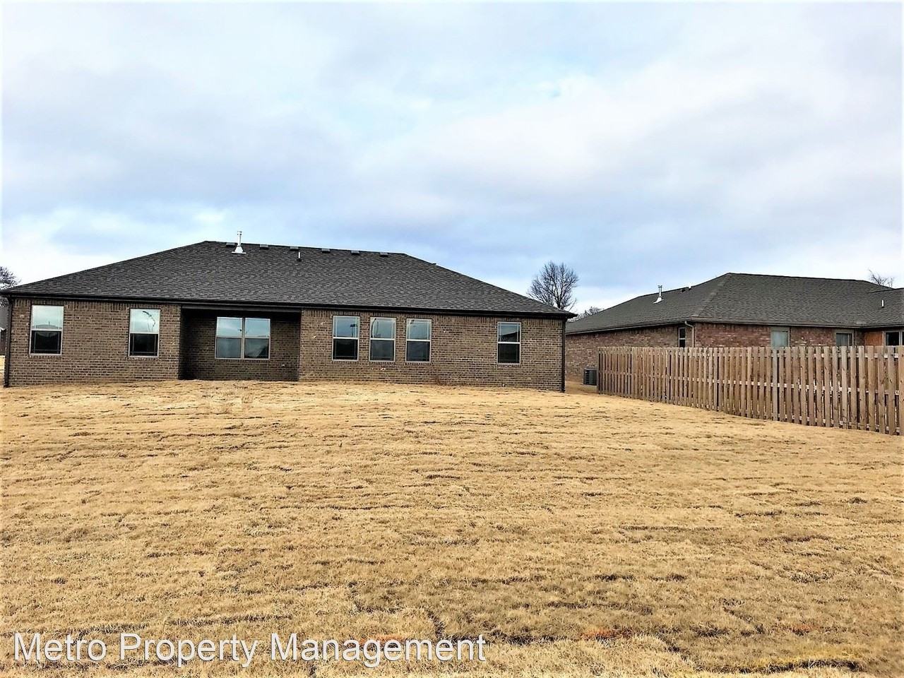 309 Lion Dr N - Photo 2 of 16