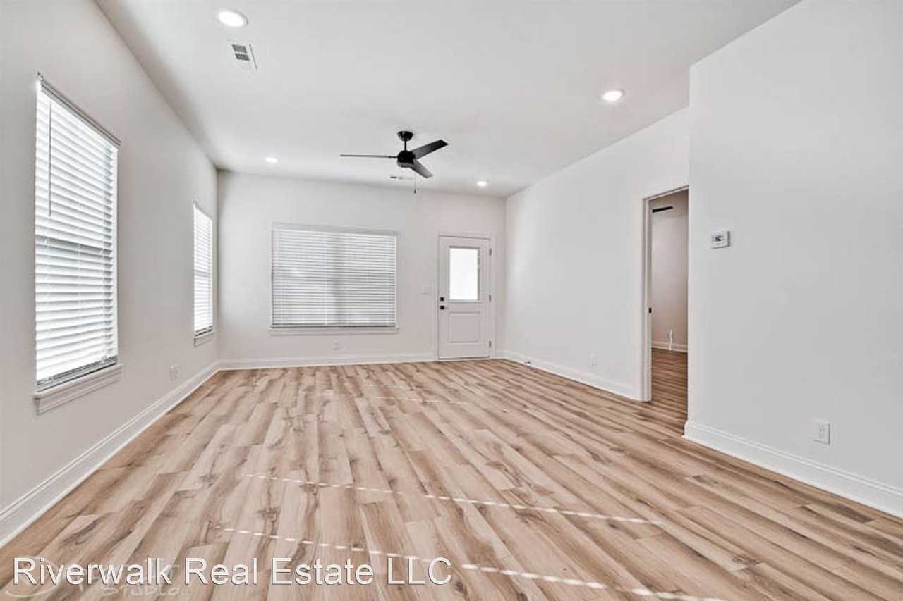 Big Creek Patio Home - 3 Bed 2 Bath 2 Car Garage - Photo 3 of 8