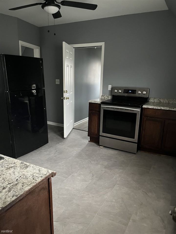 2622 W Medford Ave - Photo 2 of 10
