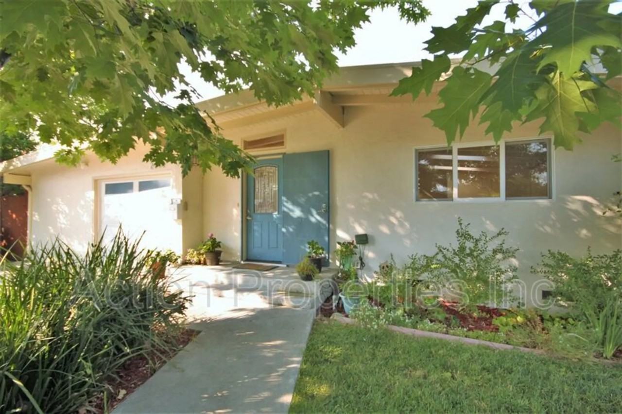 2480 Whitney Dr - Photo 2 of 34