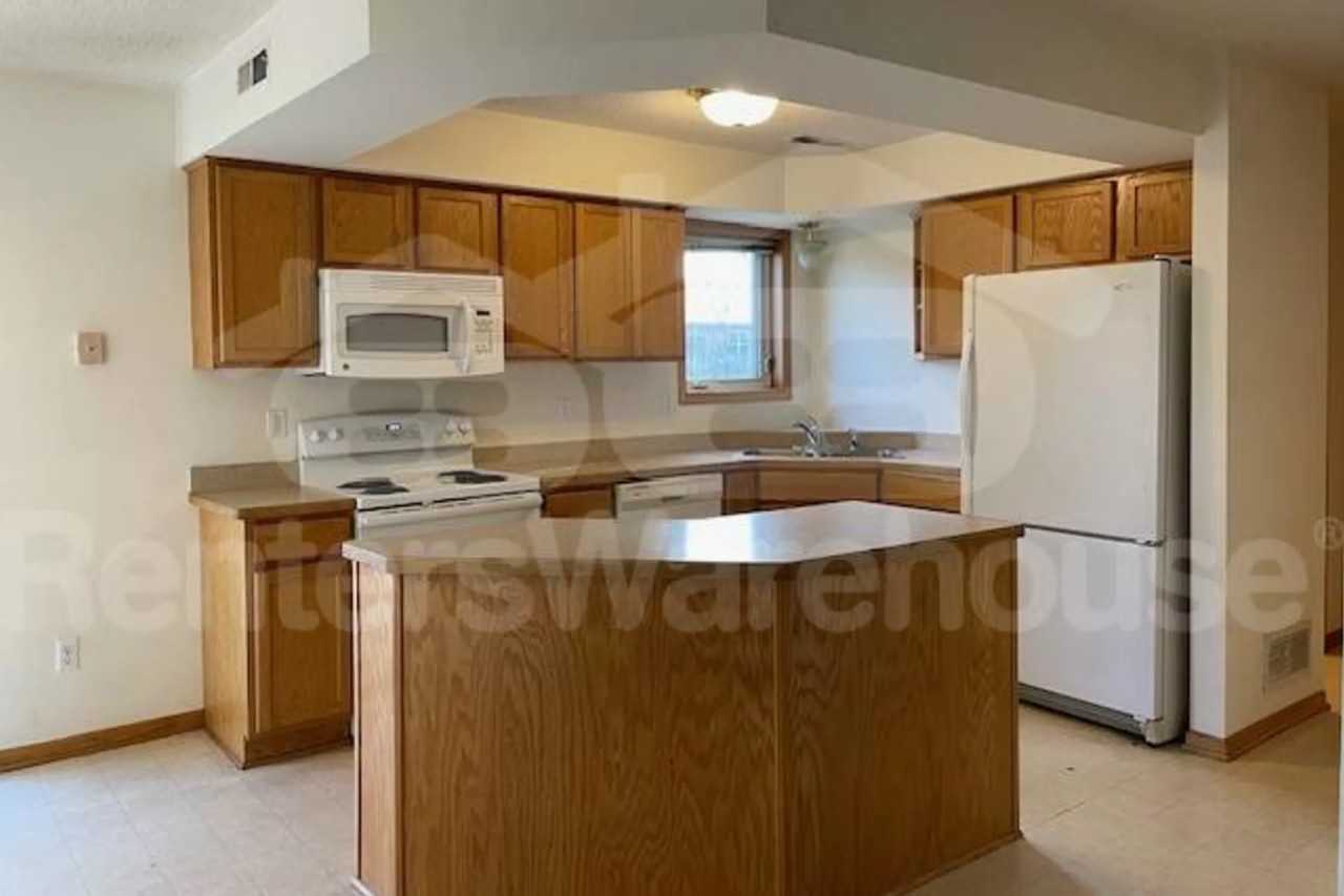 29653 North Ct - Photo 2 of 12