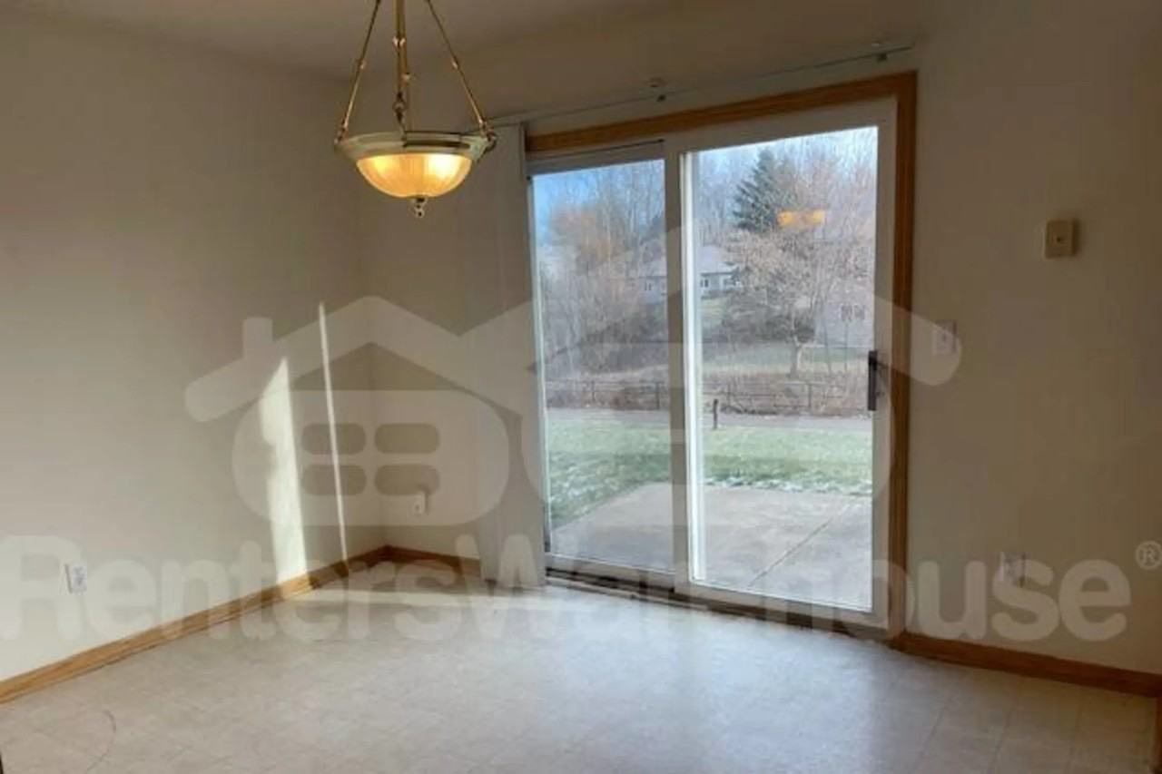 29653 North Ct - Photo 3 of 12