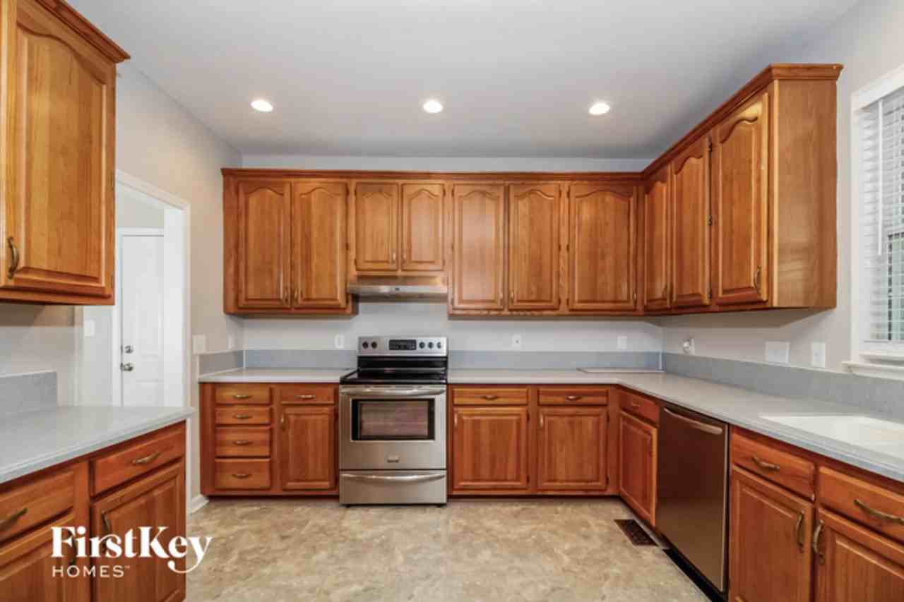 3005 Kings Pond Rd - Photo 3 of 8