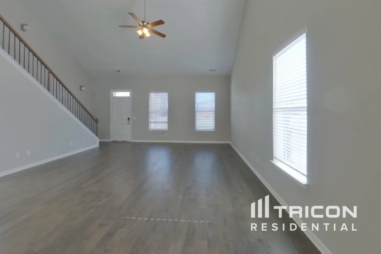 721 Monarchos Bnd - Photo 2 of 32