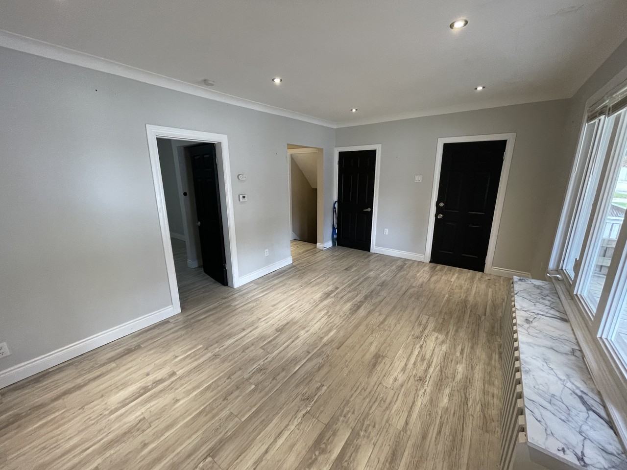 957 Pelissier St - Photo 4 of 26